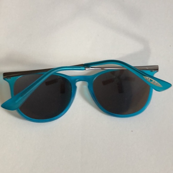 COPY - 🏵2/$30🏵 Fashion Sunglasses - Picture 7 of 9